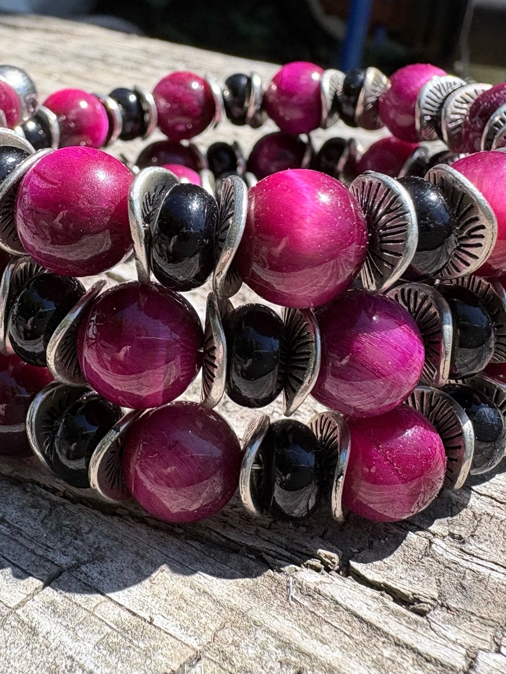 Women's Fuchsia and Black Beaded memory wire Bracelet - Unbranded